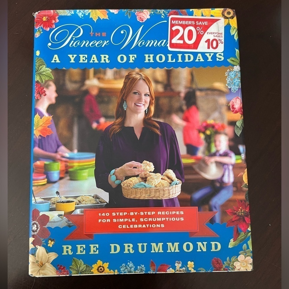 The Pioneer Woman Cooks A Year of Holidays cookbook hardcover by Ree Drummond